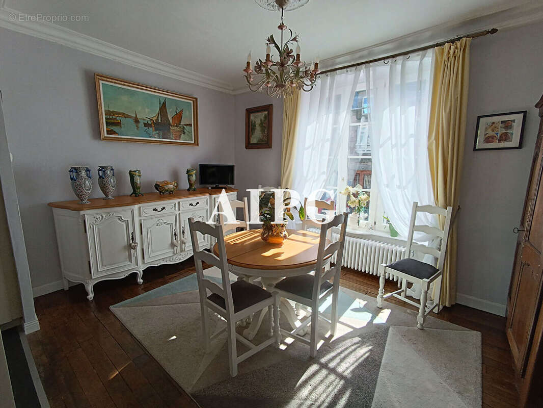 Maison à SAINT-NICOLAS-DU-PELEM