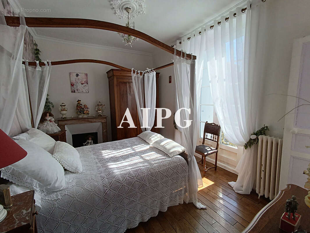 Maison à SAINT-NICOLAS-DU-PELEM