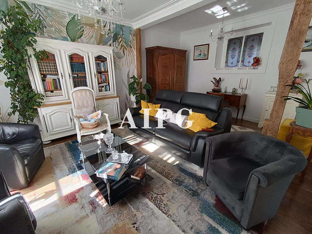 Maison à SAINT-NICOLAS-DU-PELEM