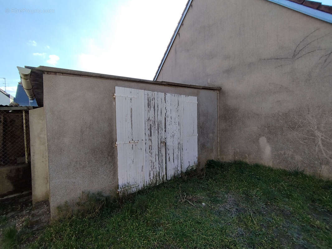 Terrain à LA VILLE-AUX-DAMES