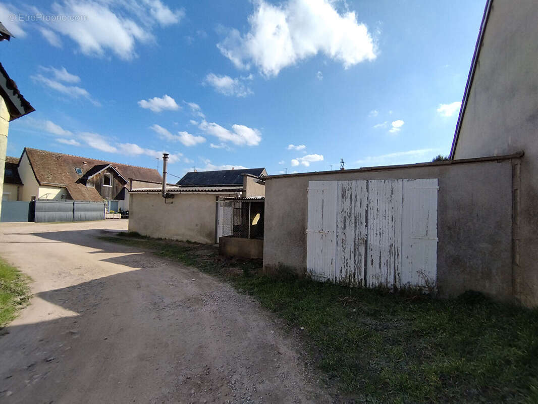 Terrain à LA VILLE-AUX-DAMES