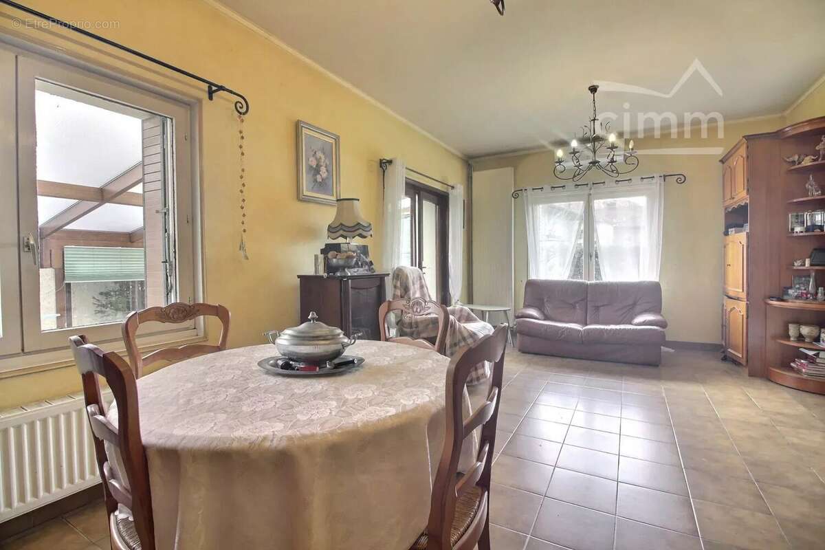 Maison à LE PEAGE-DE-ROUSSILLON