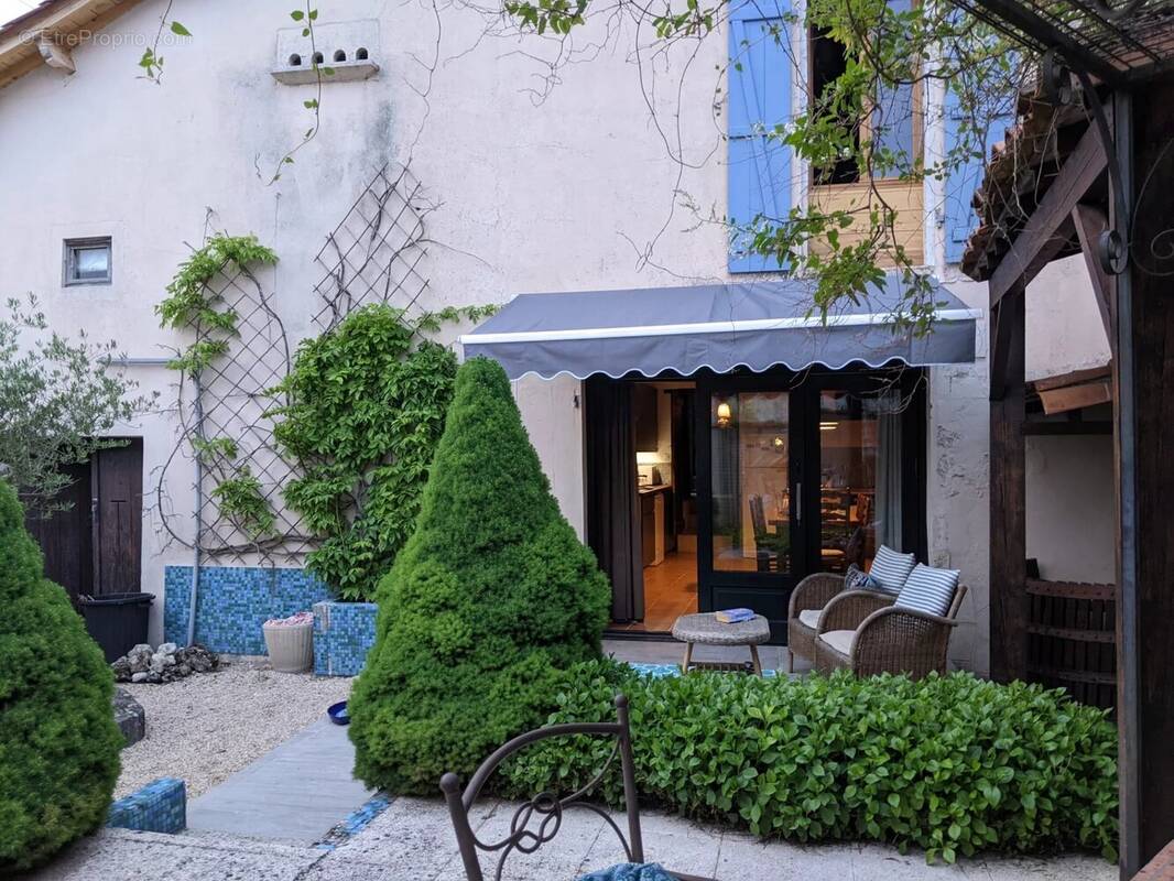 Maison à AUBETERRE-SUR-DRONNE