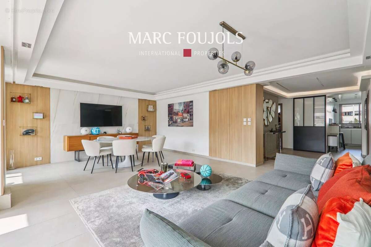 Appartement à PARIS-16E