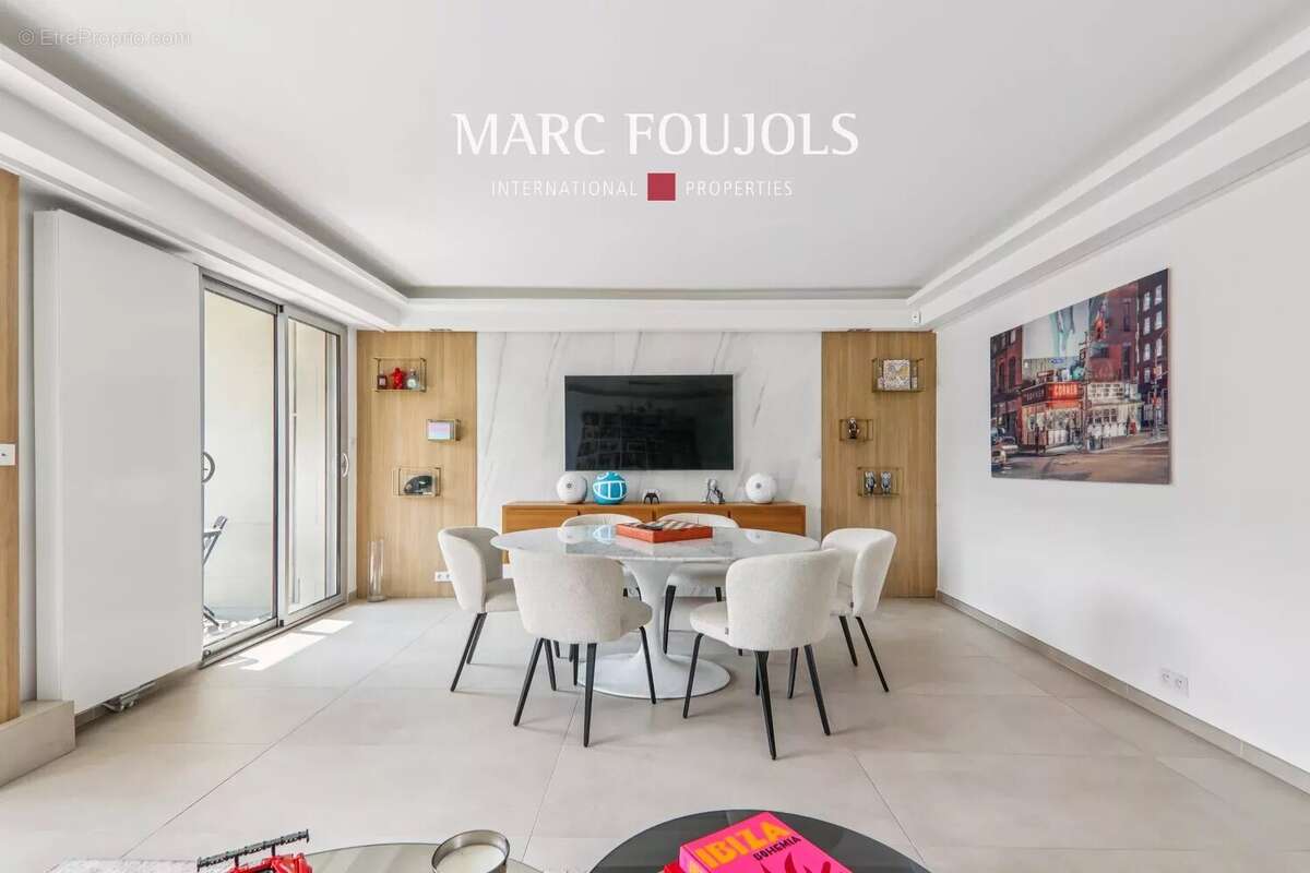 Appartement à PARIS-16E