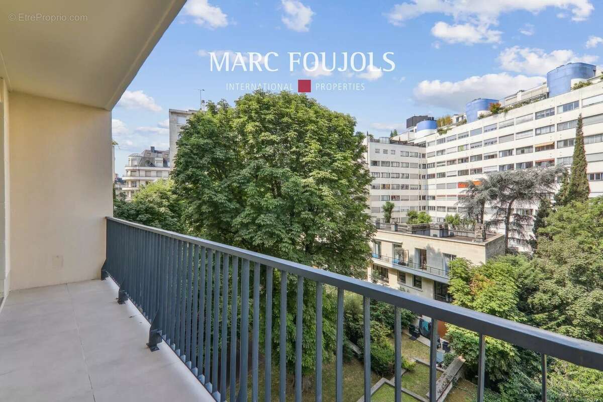 Appartement à PARIS-16E