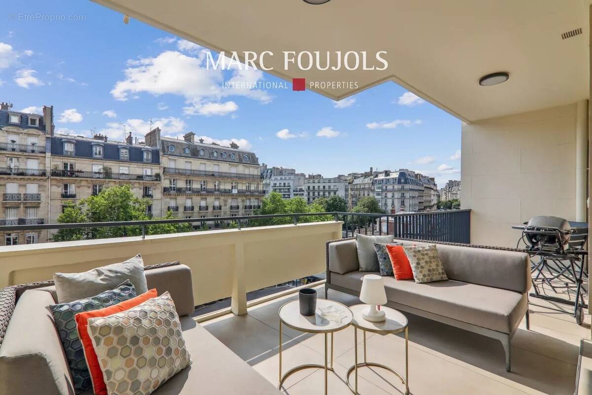 Appartement à PARIS-16E