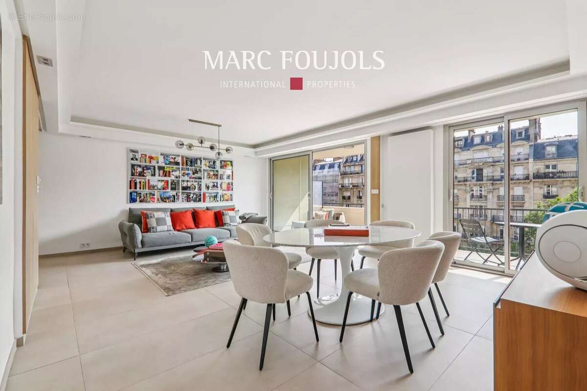 Appartement à PARIS-16E