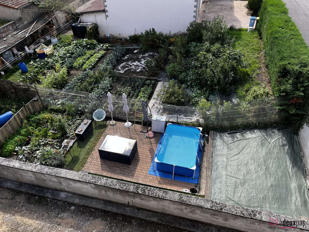 vue du 2ème étage sur le jardin de l&#039;appartement  - Appartement à UNIEUX