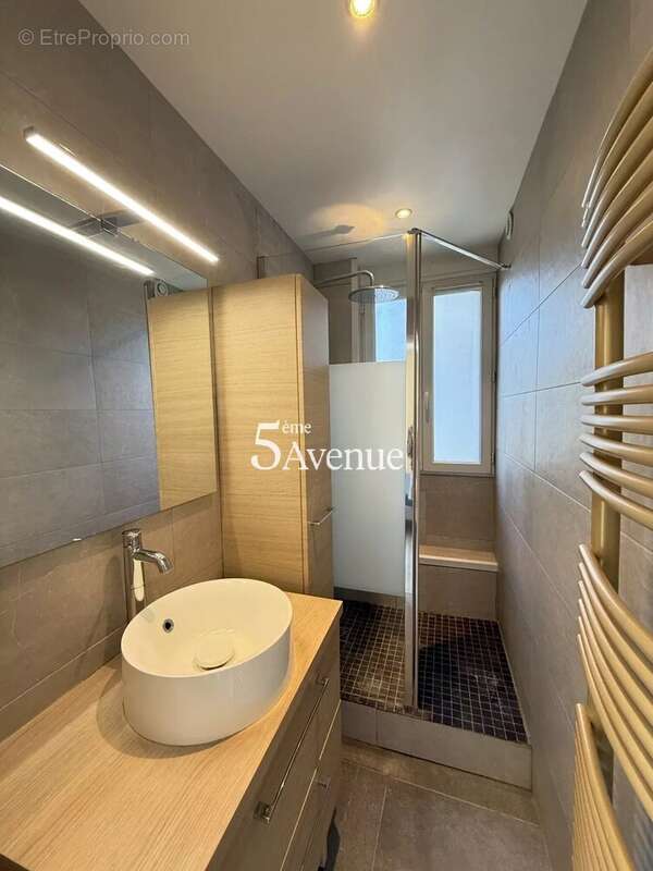 Appartement à CHARENTON-LE-PONT