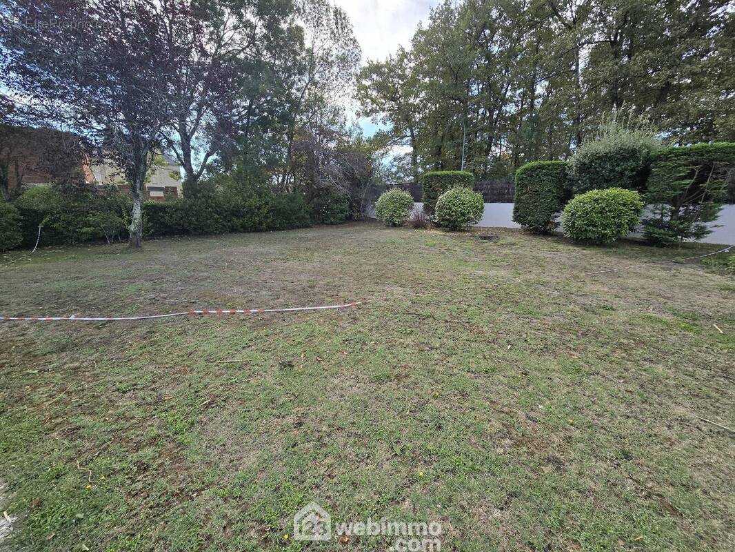 Constructible - Terrain à CARBON-BLANC