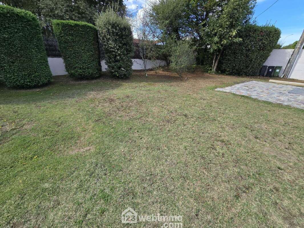 Terrain à CARBON-BLANC