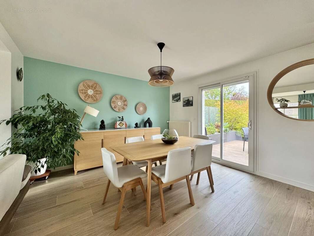 Maison à VERRIERES-LE-BUISSON