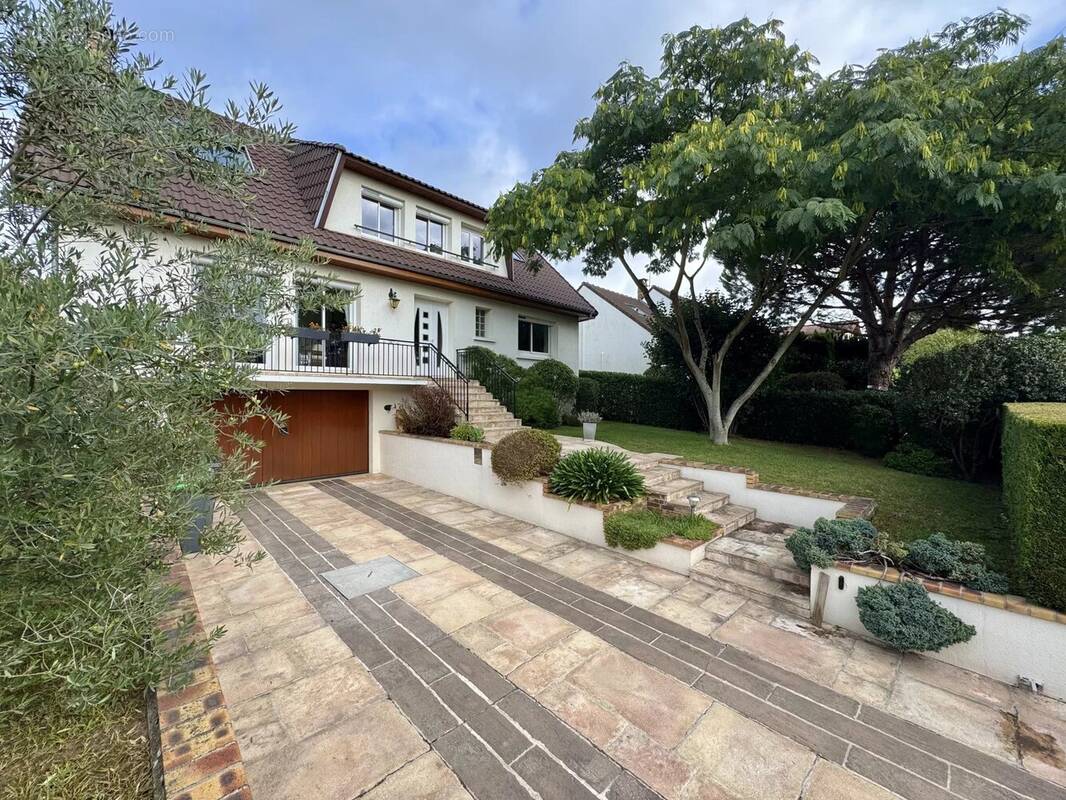 Maison à VERRIERES-LE-BUISSON