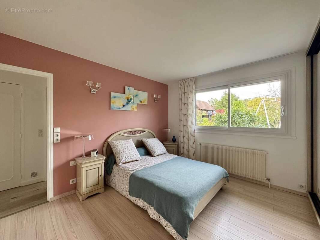 Maison à VERRIERES-LE-BUISSON