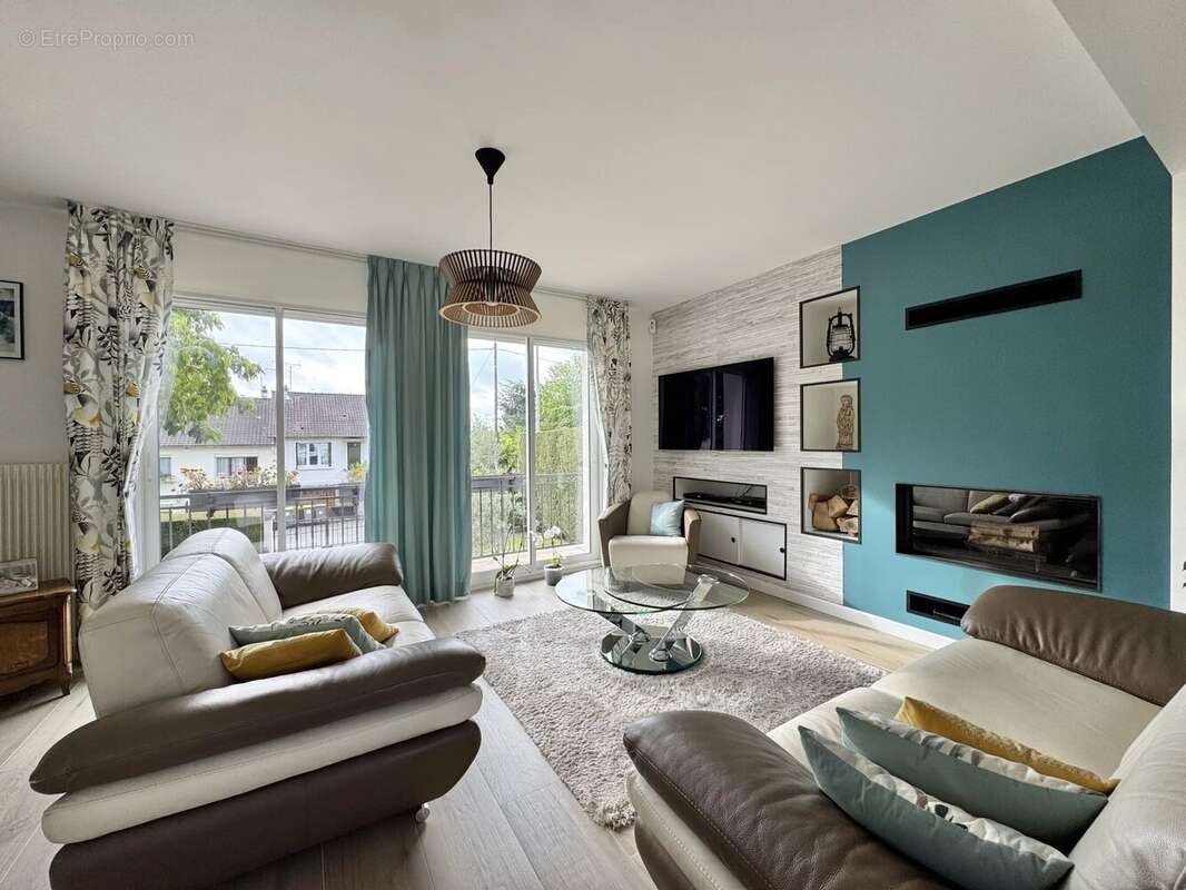 Maison à VERRIERES-LE-BUISSON