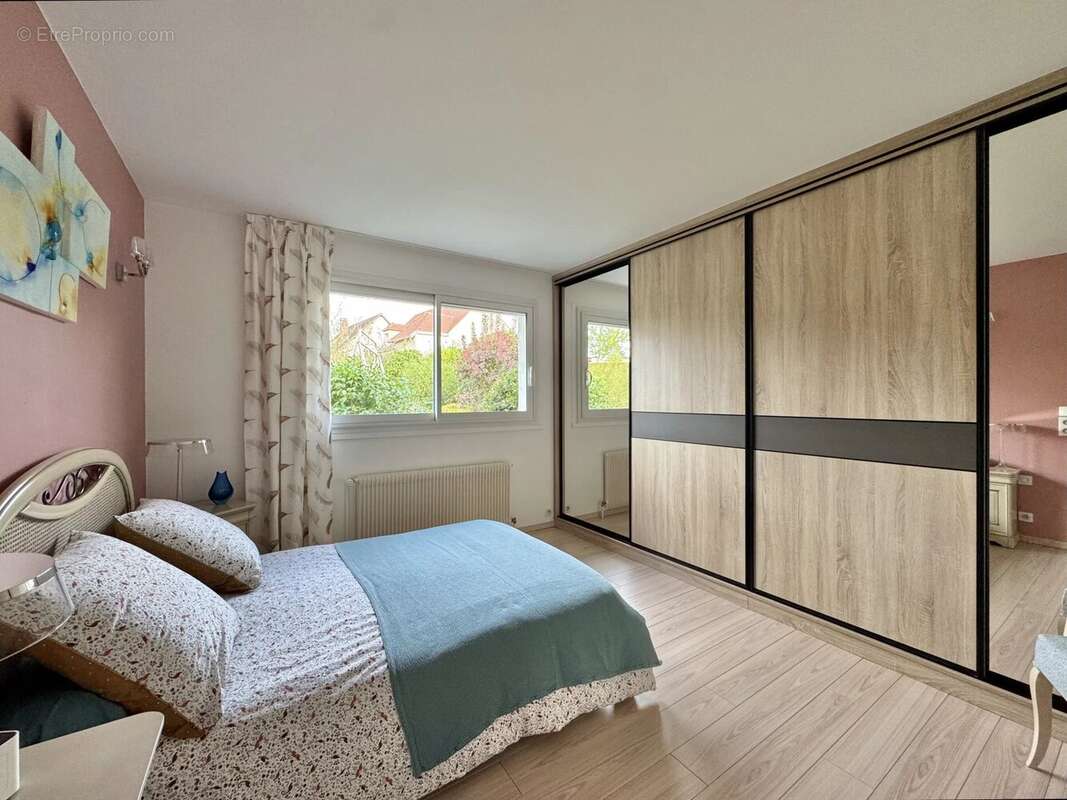 Maison à VERRIERES-LE-BUISSON