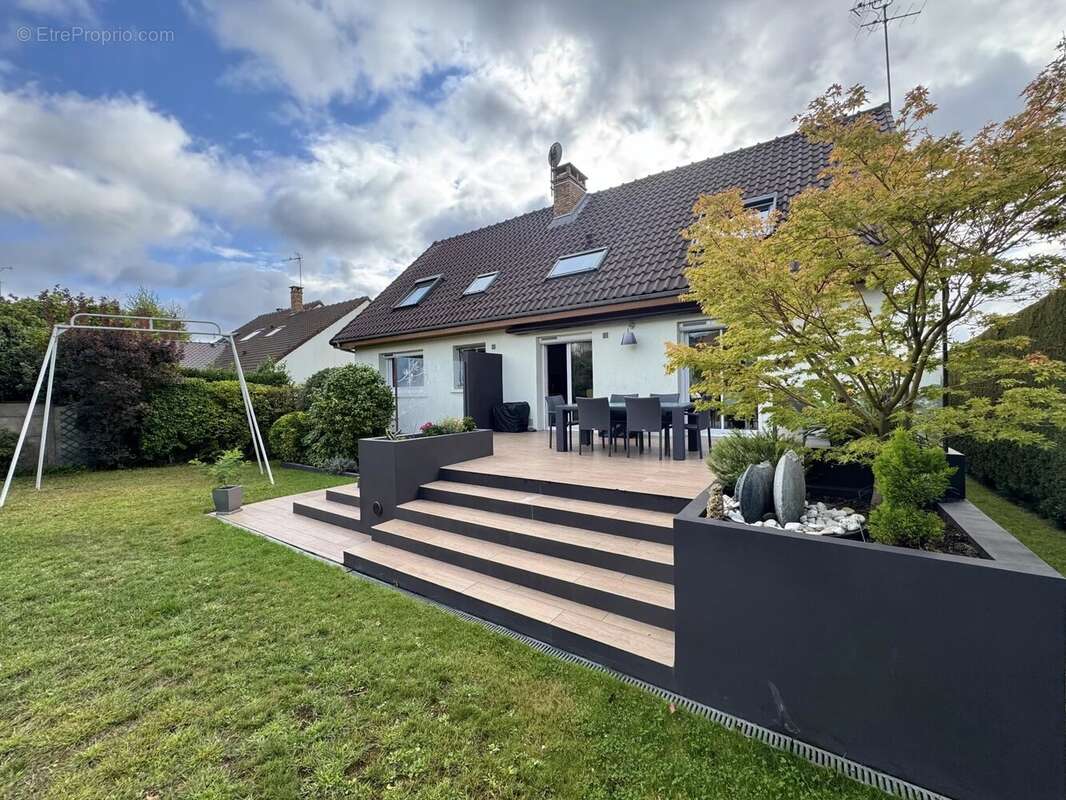 Maison à VERRIERES-LE-BUISSON