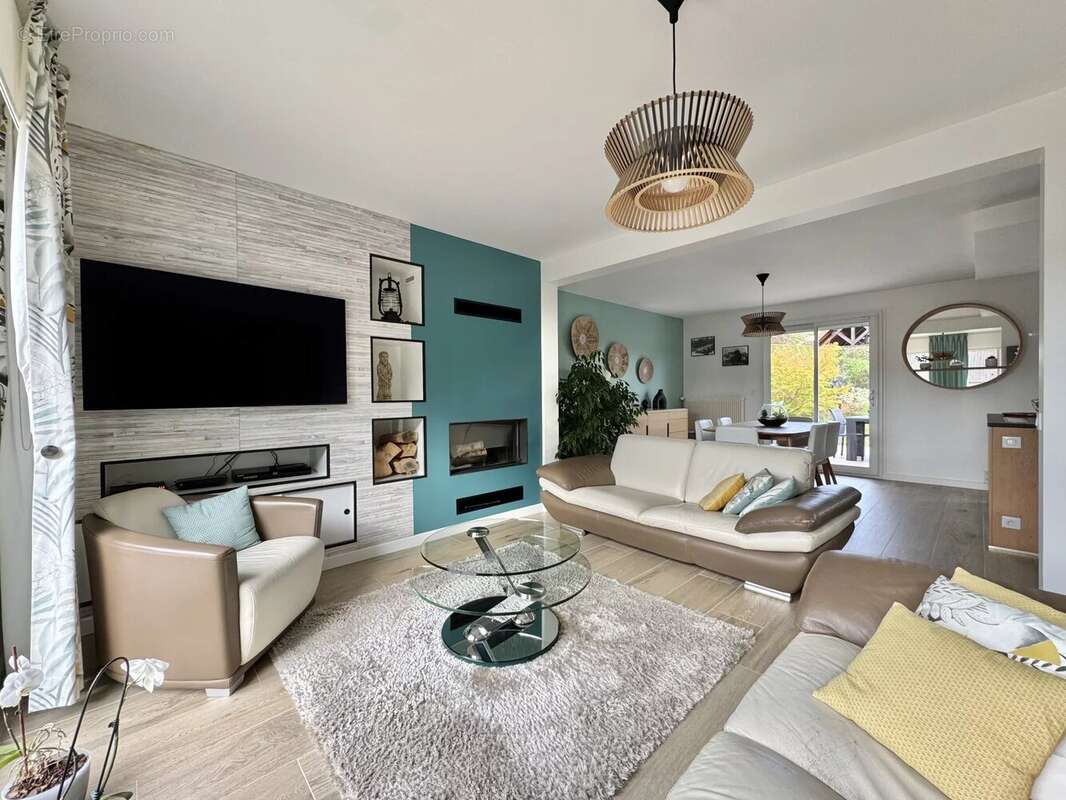 Maison à VERRIERES-LE-BUISSON