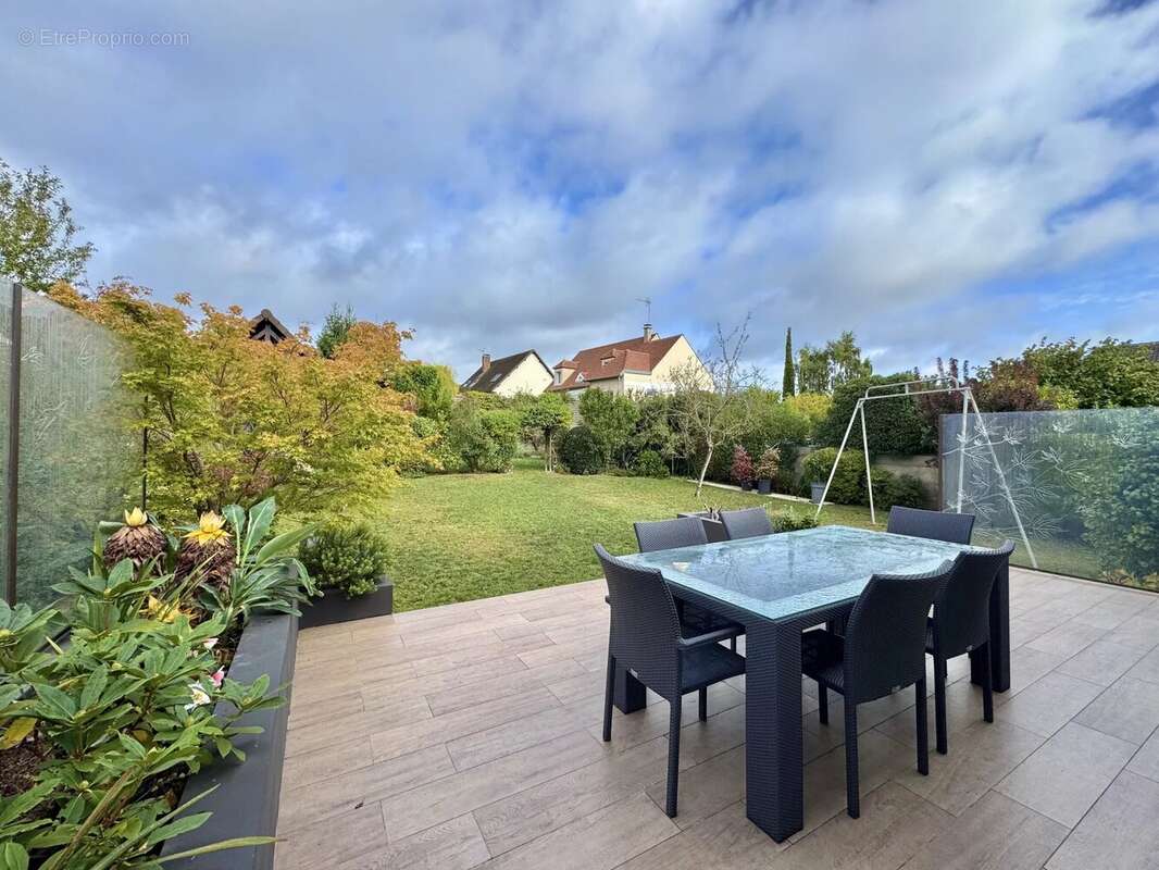 Maison à VERRIERES-LE-BUISSON