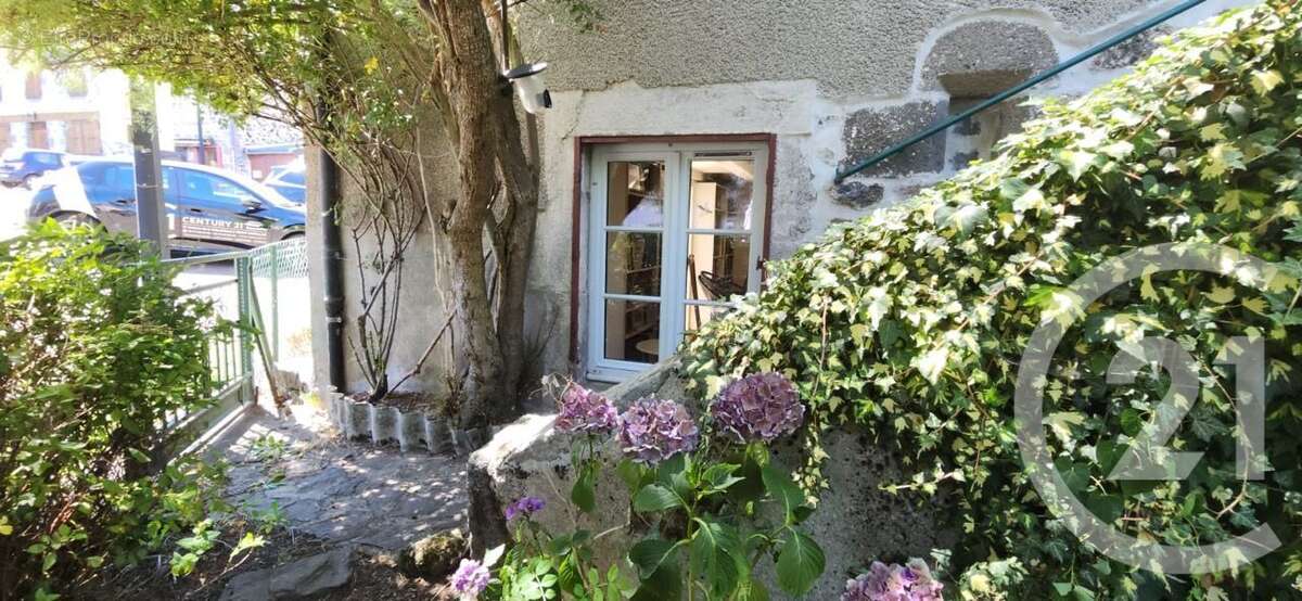 Maison à ANGLARDS-DE-SALERS