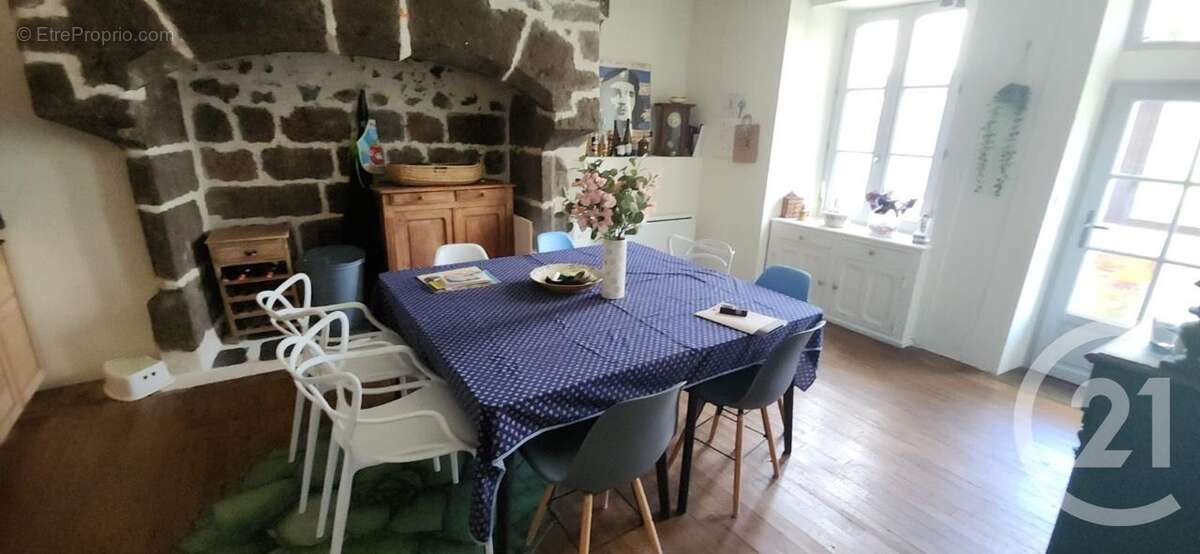 Maison à ANGLARDS-DE-SALERS