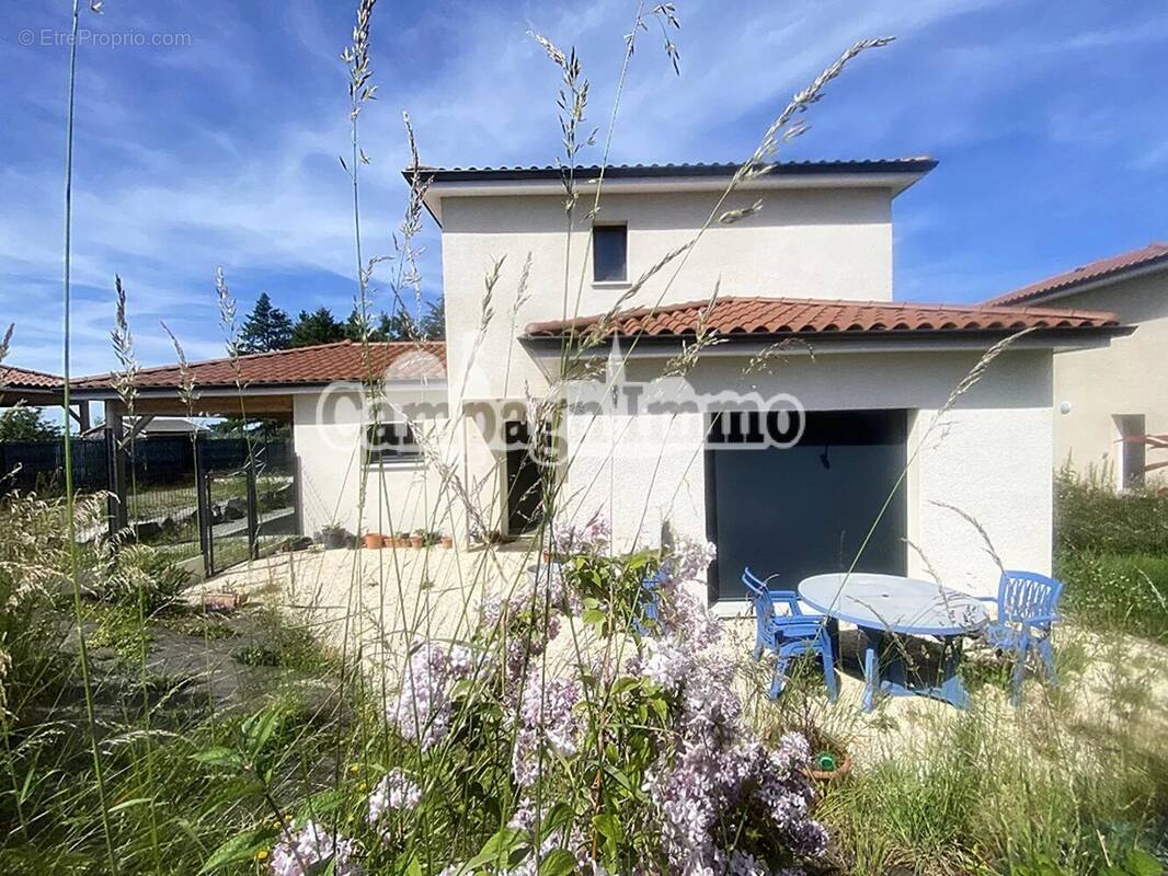 Maison à SAINT-SYMPHORIEN-DE-LAY