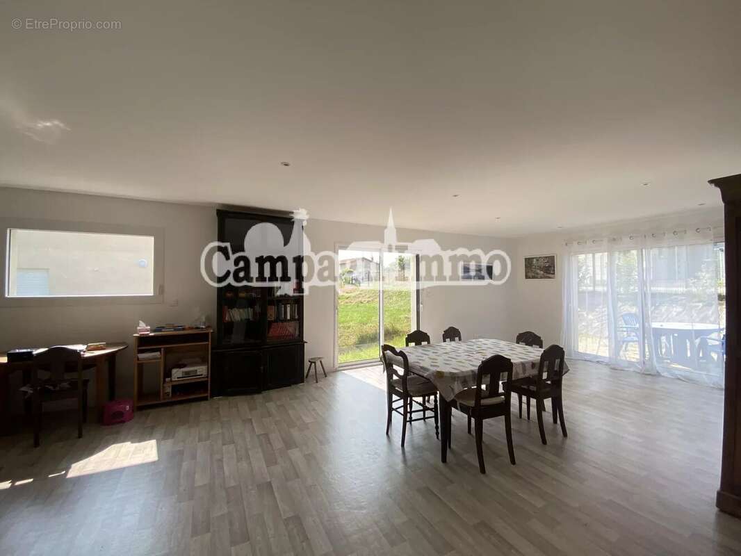 Maison à SAINT-SYMPHORIEN-DE-LAY