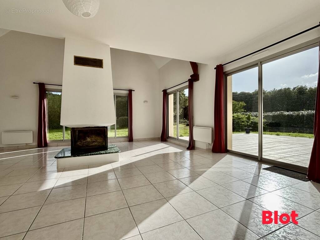 Maison à LA TURBALLE