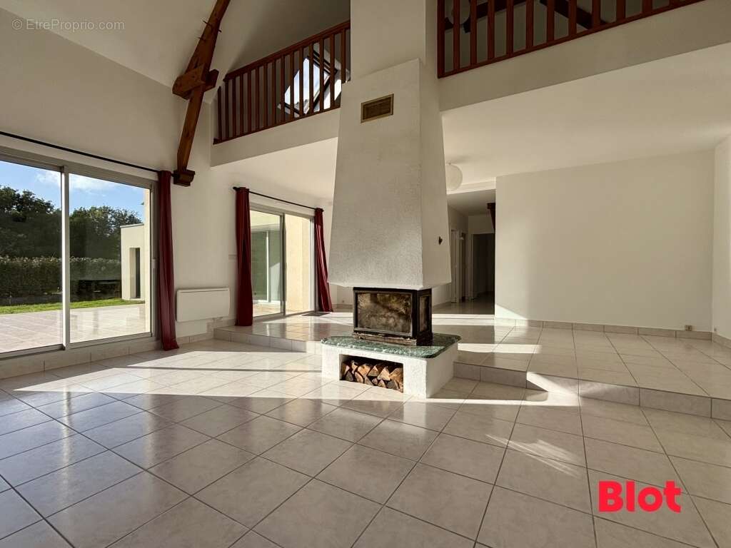 Maison à LA TURBALLE