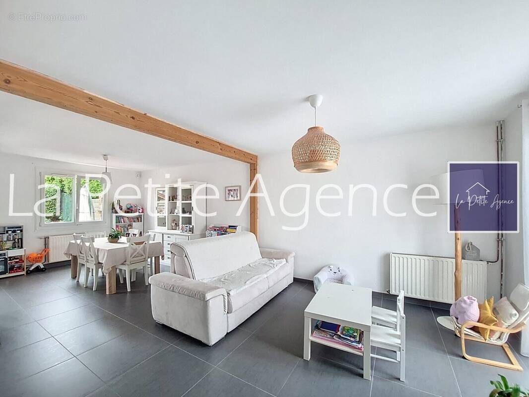 Maison à ESTEVELLES