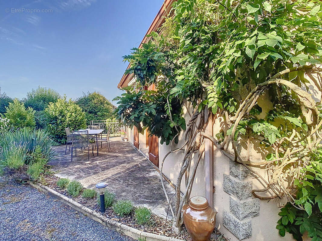 Maison à CONDAT-SUR-VIENNE