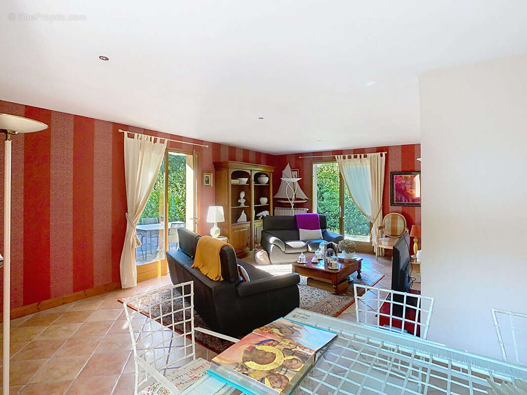 Maison à CONDAT-SUR-VIENNE