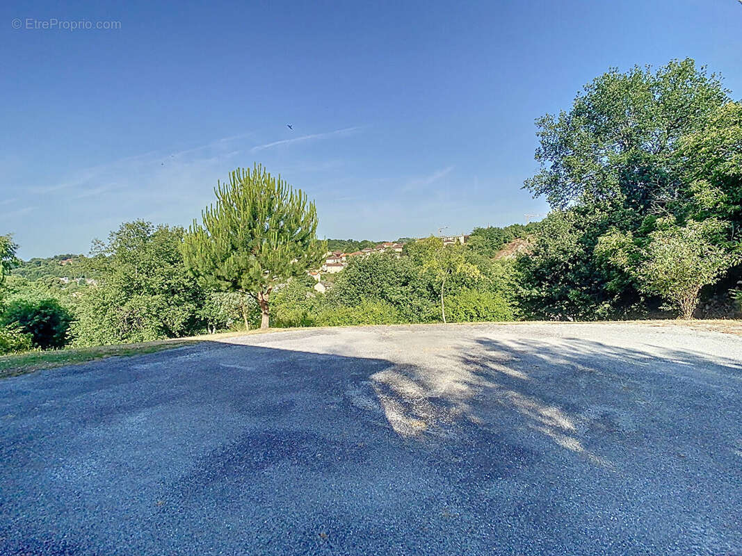 Maison à CONDAT-SUR-VIENNE