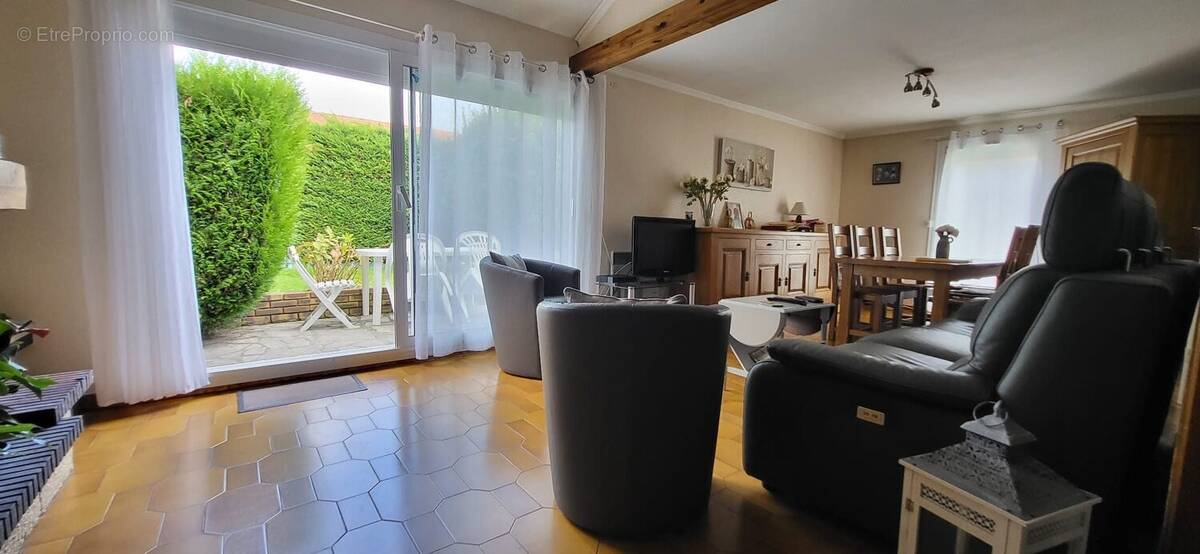 Maison à LES CLAYES-SOUS-BOIS