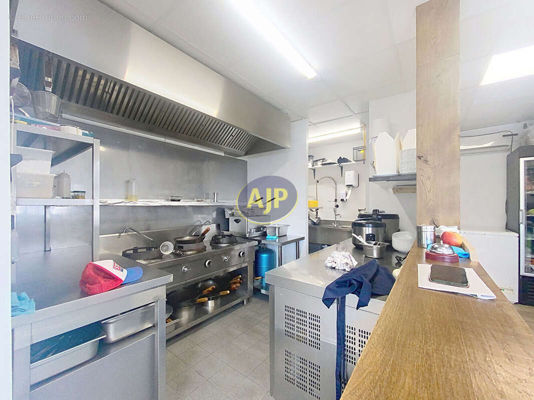 Commerce à LE HAILLAN