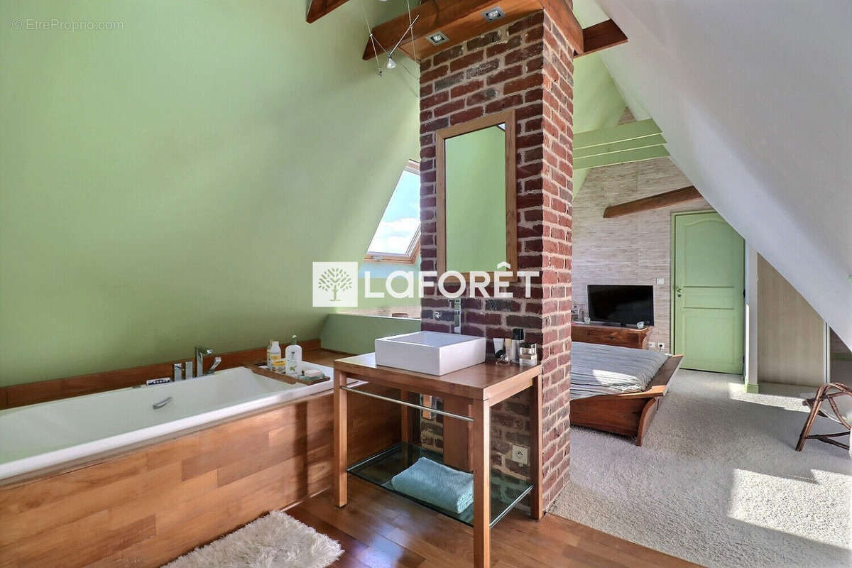 Maison à HOUPLIN-ANCOISNE