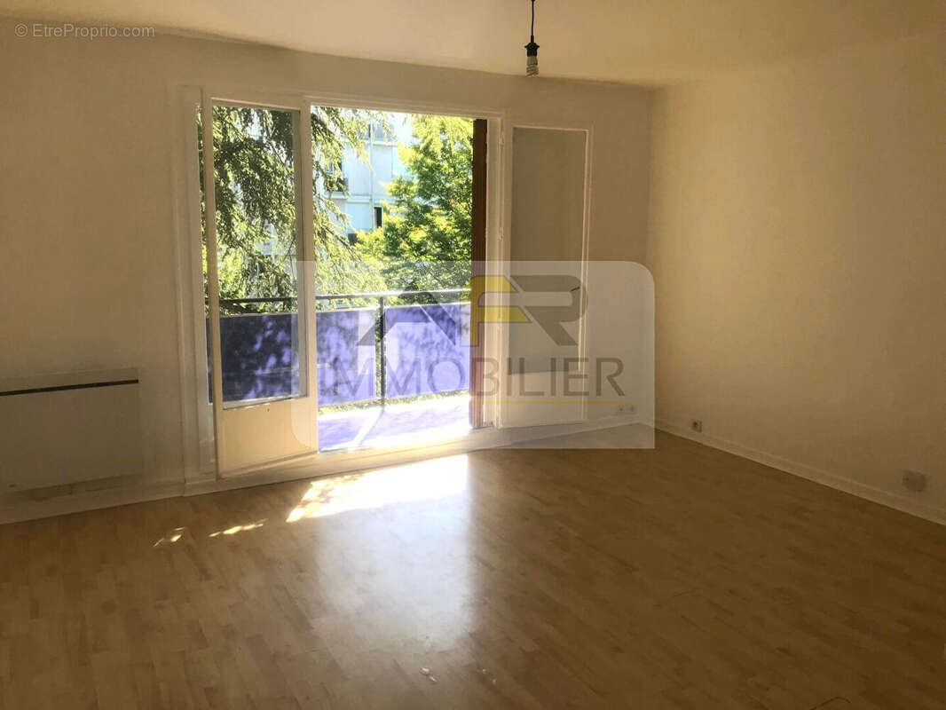 Appartement à SARTROUVILLE