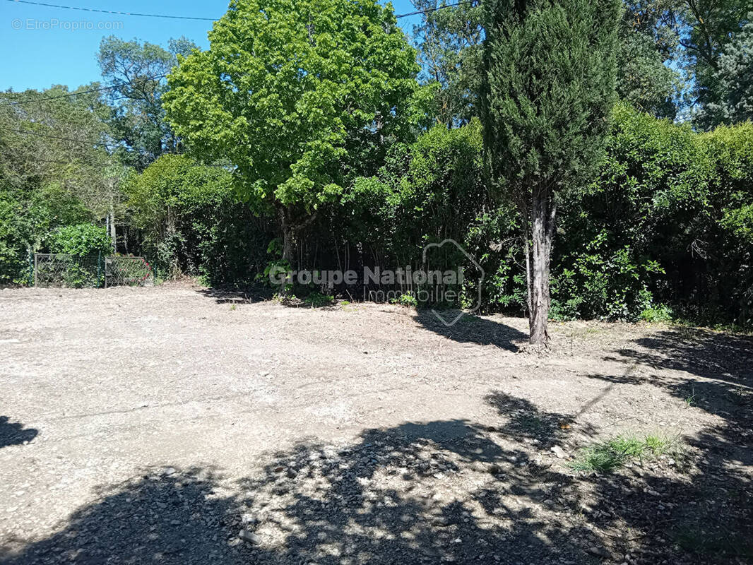 Terrain à SAINT-ETIENNE-DU-GRES