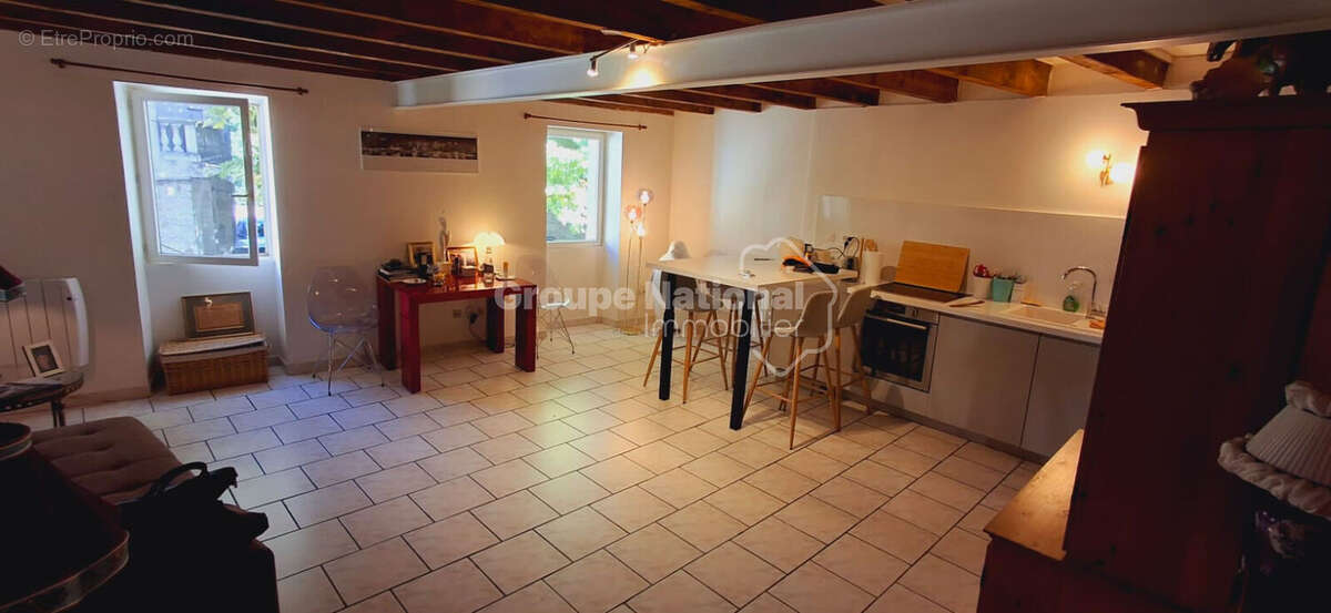 Maison à CRUVIERS-LASCOURS