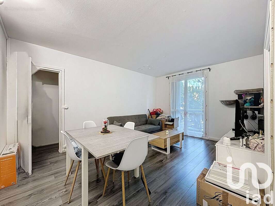 Photo 2 - Appartement à SAINT-FARGEAU-PONTHIERRY