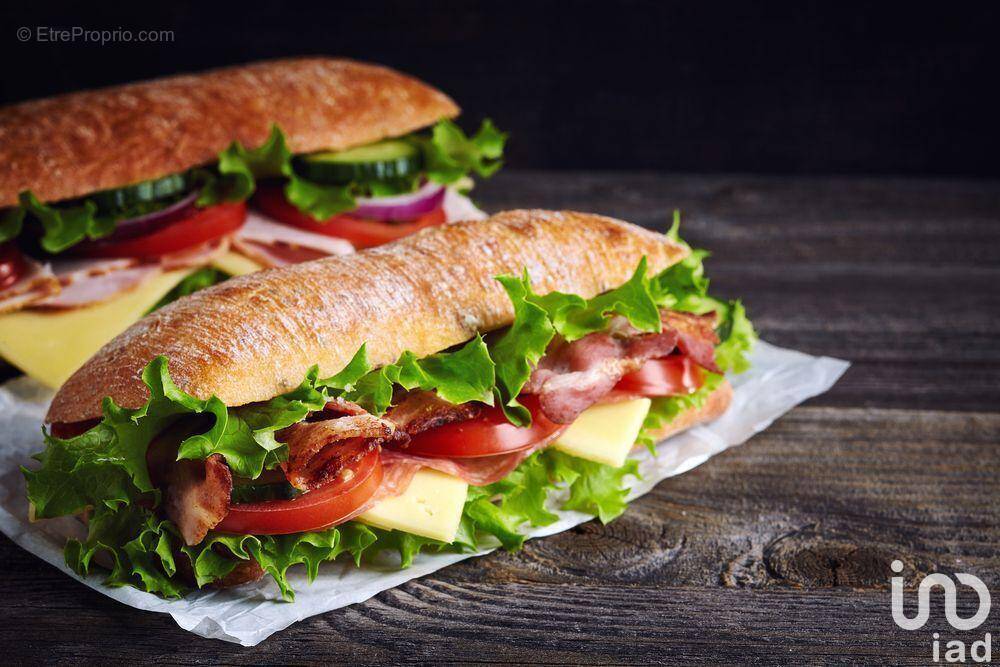 Photo 1 - Commerce à REZE