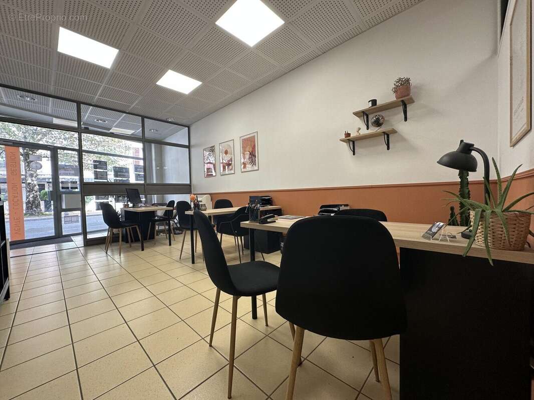 Bureaux - commerce - Appartement à BEAUJEU