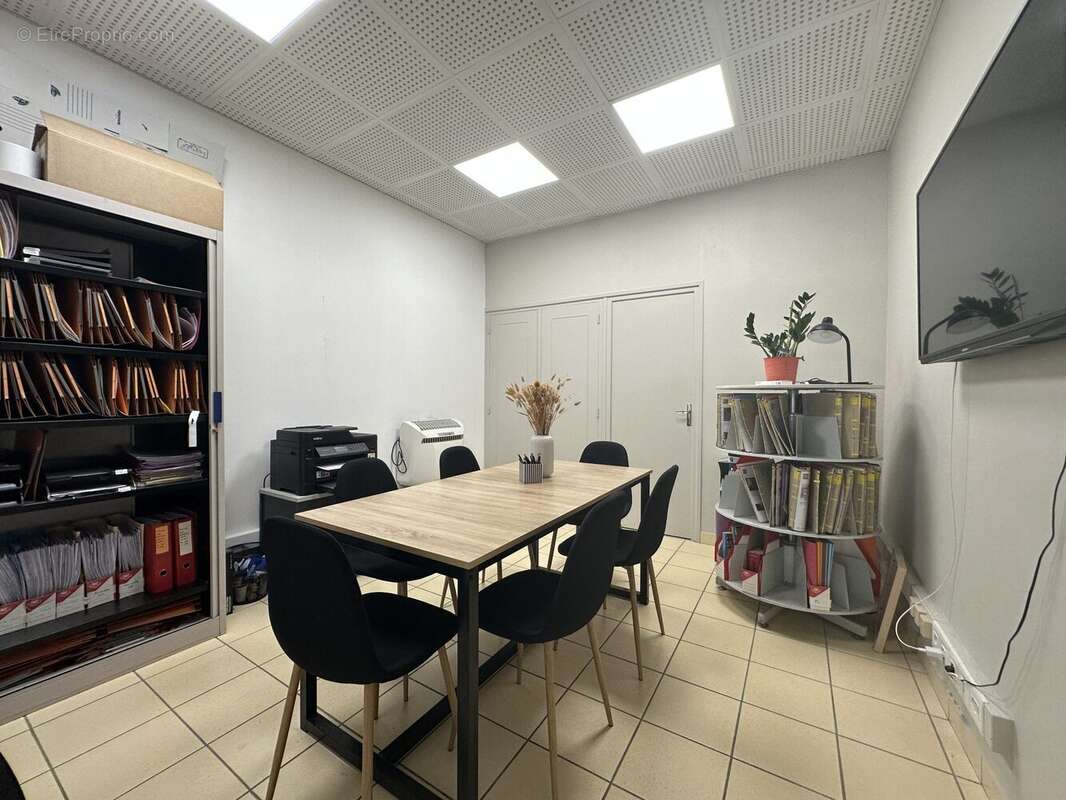 Pièce arrière - commerce - Appartement à BEAUJEU