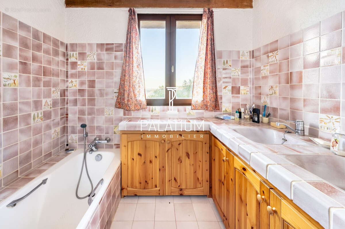 Maison à ESPARRON-DE-VERDON