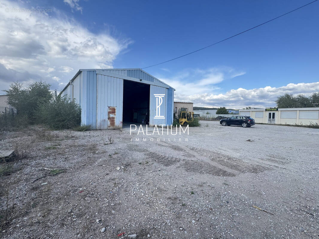 Commerce à VINON-SUR-VERDON