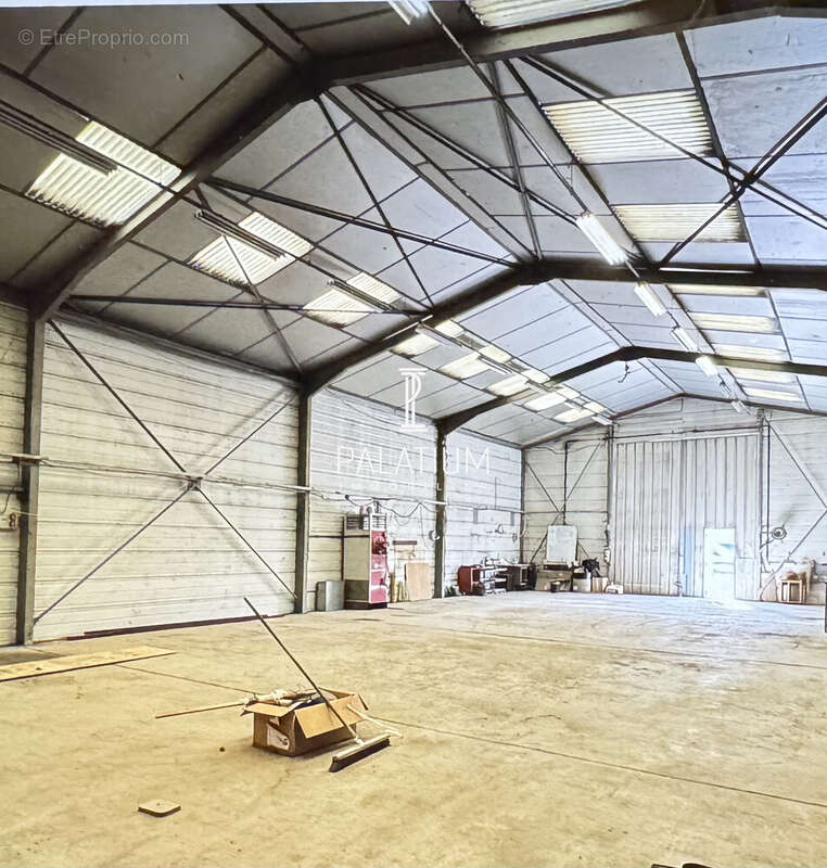 Commerce à VINON-SUR-VERDON