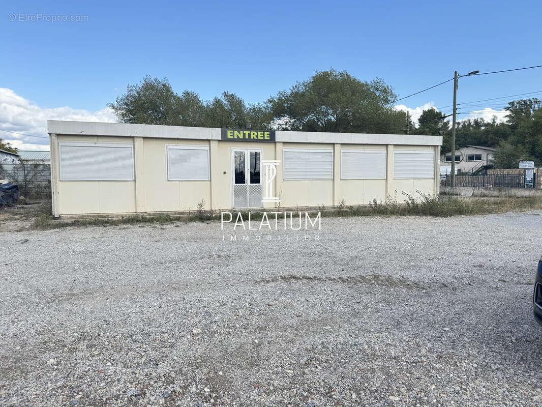 Commerce à VINON-SUR-VERDON