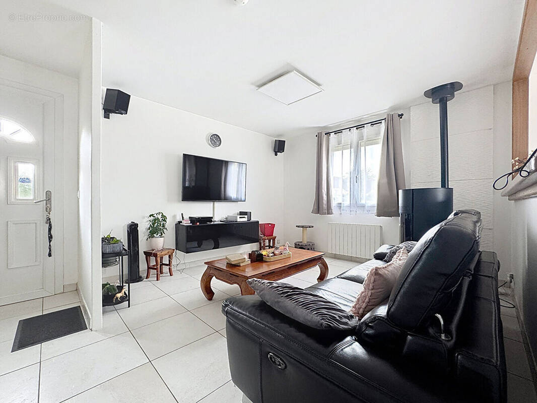 Maison à SAINT-MARTIN-DE-FONTENAY