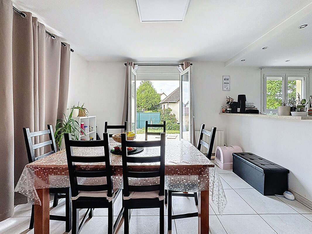 Maison à SAINT-MARTIN-DE-FONTENAY